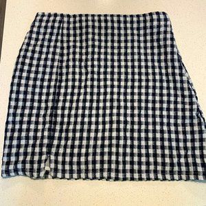 American Eagle Size M navy and white skirt